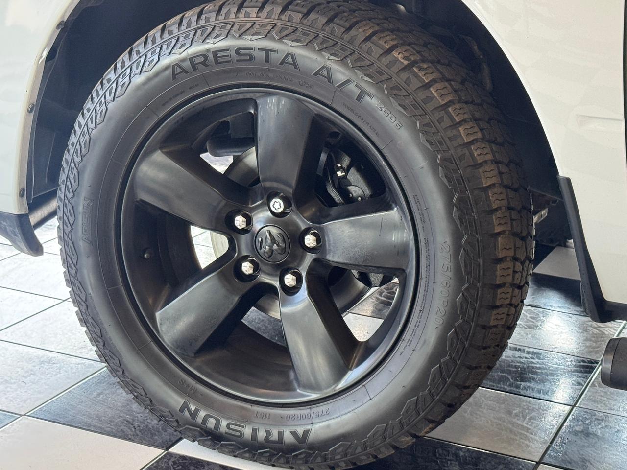 2020 RAM 1500 Classic Express 4x4 Crew 5.7L V8+New Brakes+ApplePlay Photo