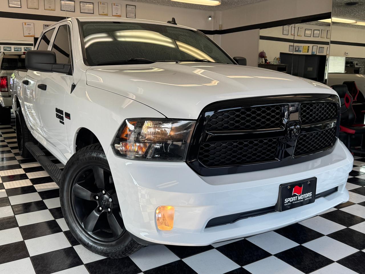 2020 RAM 1500 Classic Express 4x4 Crew 5.7L V8+New Brakes+ApplePlay Photo