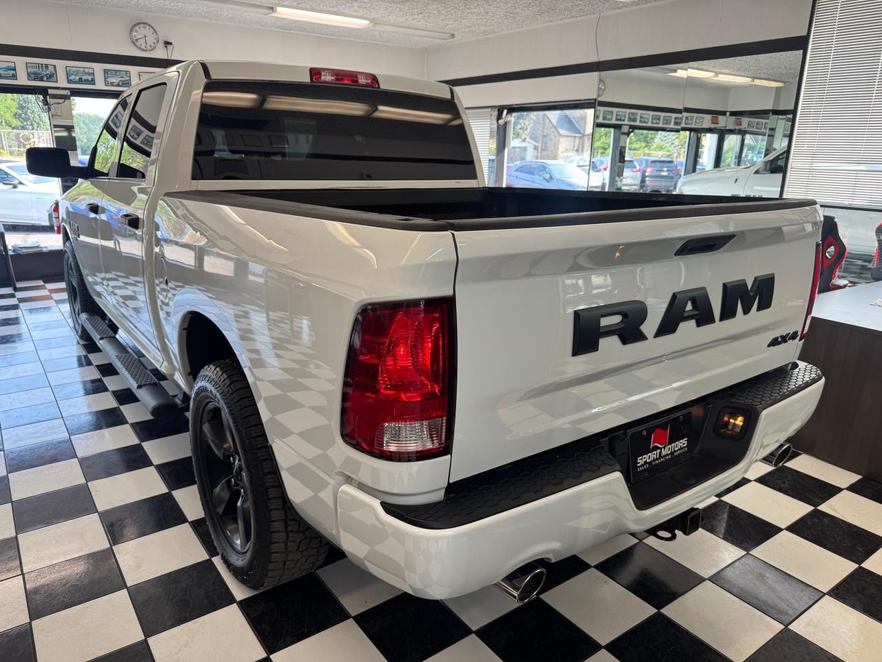 2020 RAM 1500 Classic Express 4x4 Crew 5.7L V8+New Brakes+ApplePlay Photo