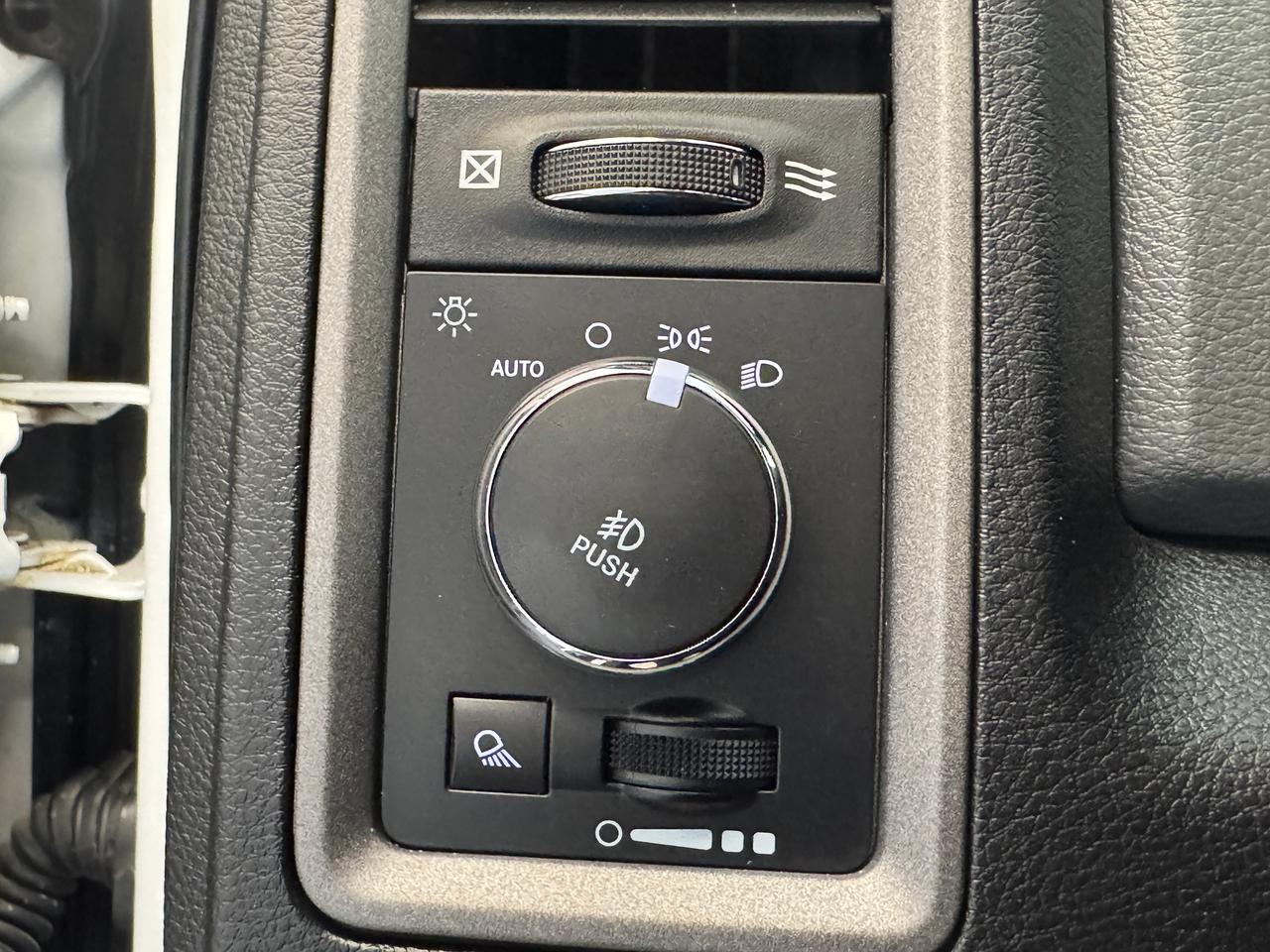2020 RAM 1500 Classic Express 4x4 Crew 5.7L V8+New Brakes+ApplePlay Photo