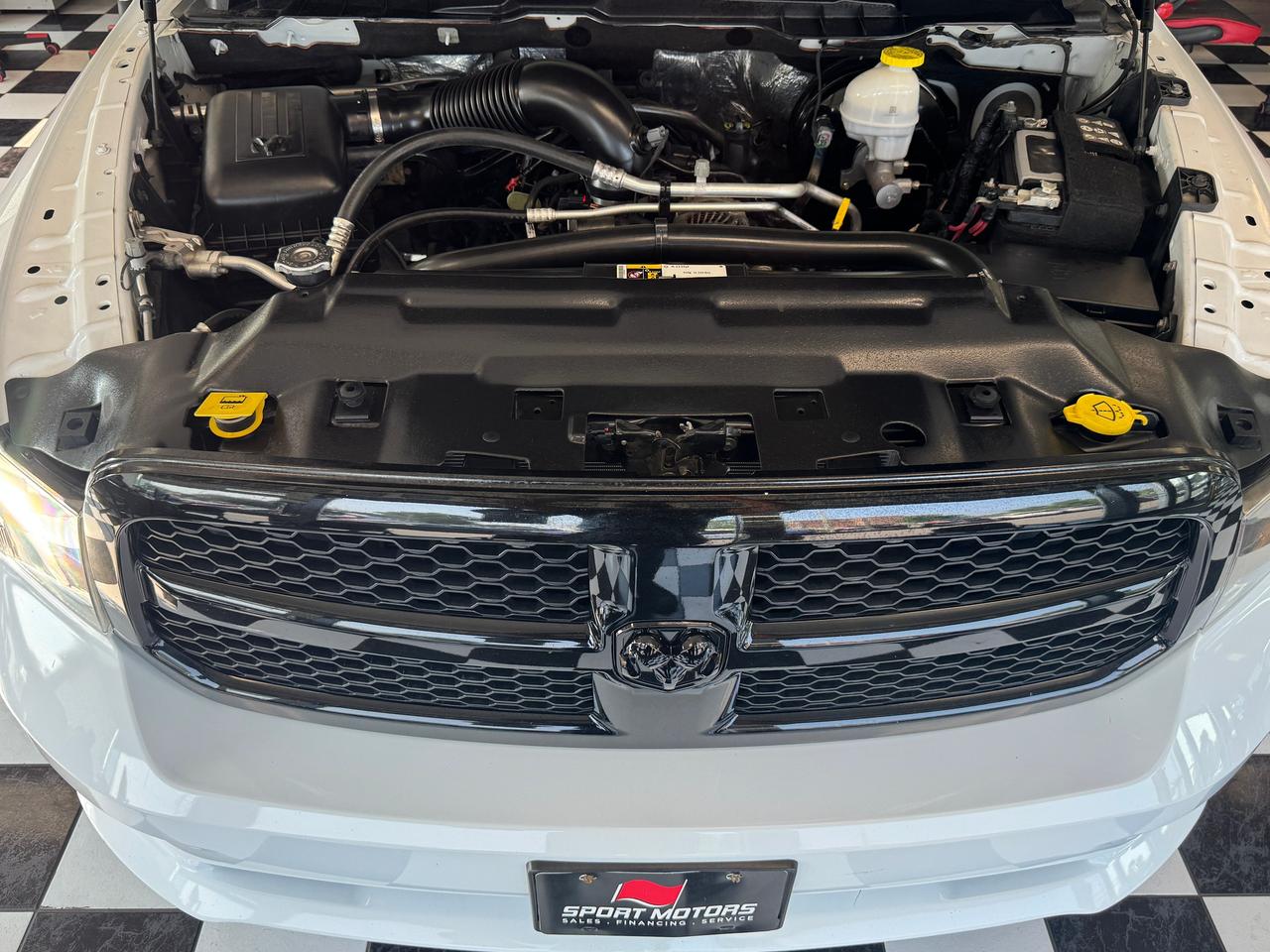 2020 RAM 1500 Classic Express 4x4 Crew 5.7L V8+New Brakes+ApplePlay Photo