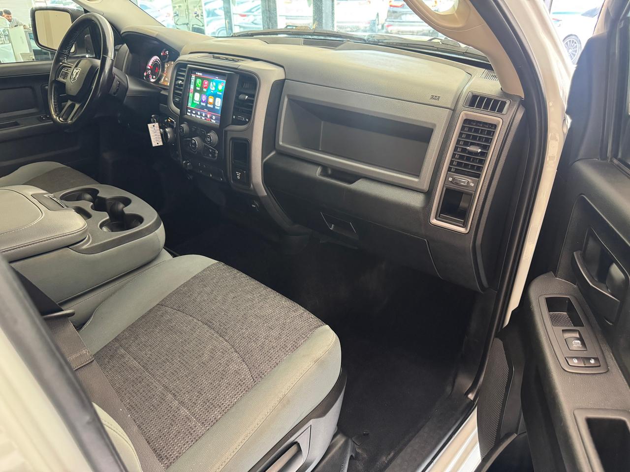 2020 RAM 1500 Classic Express 4x4 Crew 5.7L V8+New Brakes+ApplePlay Photo