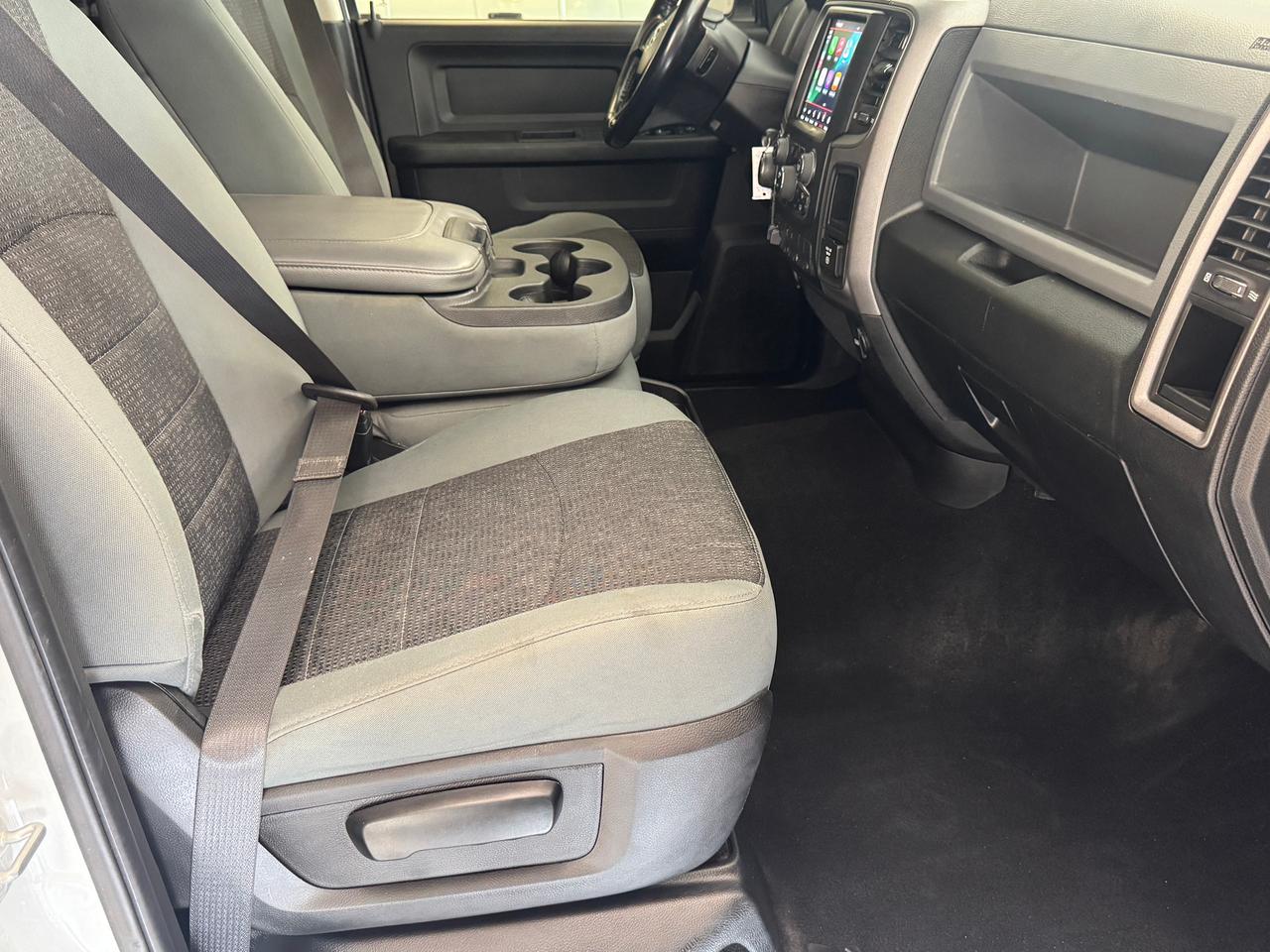 2020 RAM 1500 Classic Express 4x4 Crew 5.7L V8+New Brakes+ApplePlay Photo