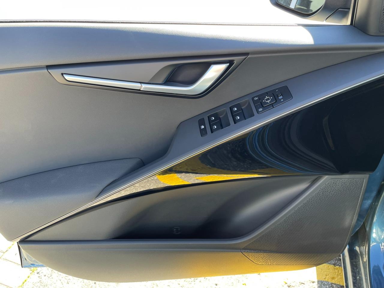 2026 Kia NIRO EX *Used Dealer Demo* Photo