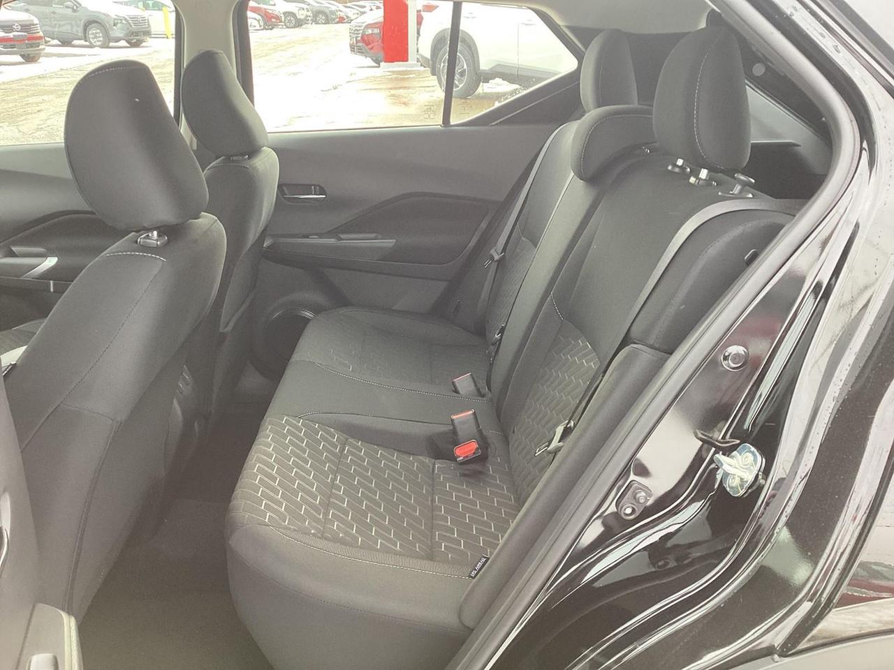 2025 Nissan Kicks Play SV Photo