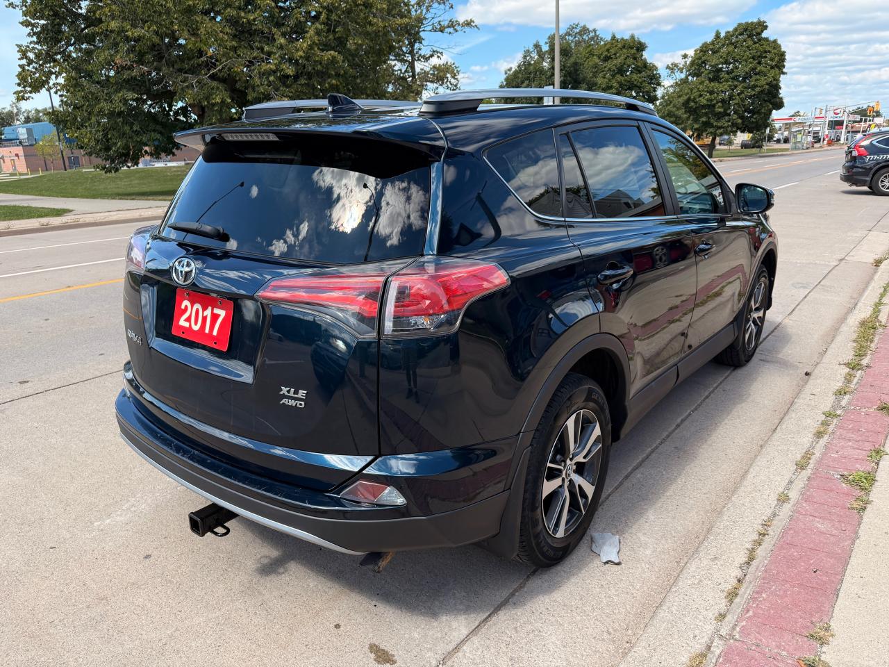 2017 Toyota RAV4 XLE - Photo #8