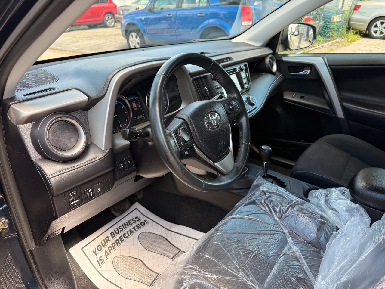 2017 Toyota RAV4 XLE - Photo #16