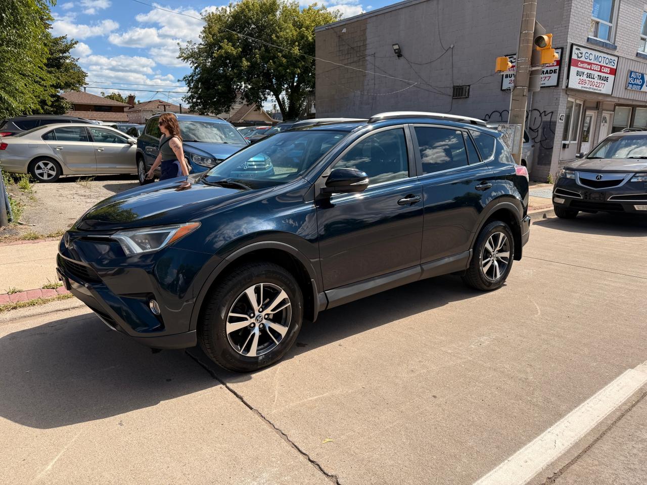 2017 Toyota RAV4 XLE - Photo #4