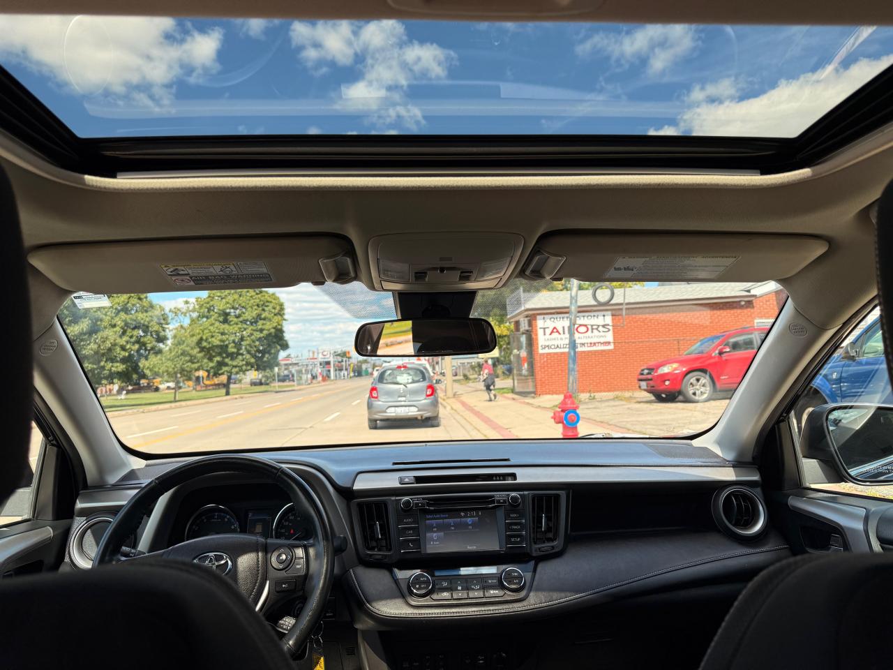 2017 Toyota RAV4 XLE - Photo #21