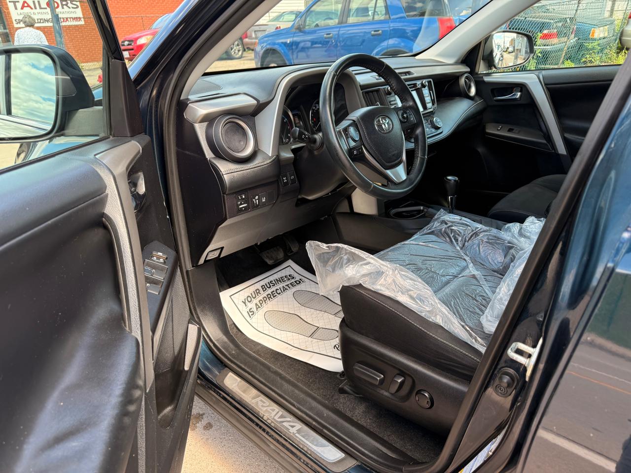 2017 Toyota RAV4 XLE - Photo #15