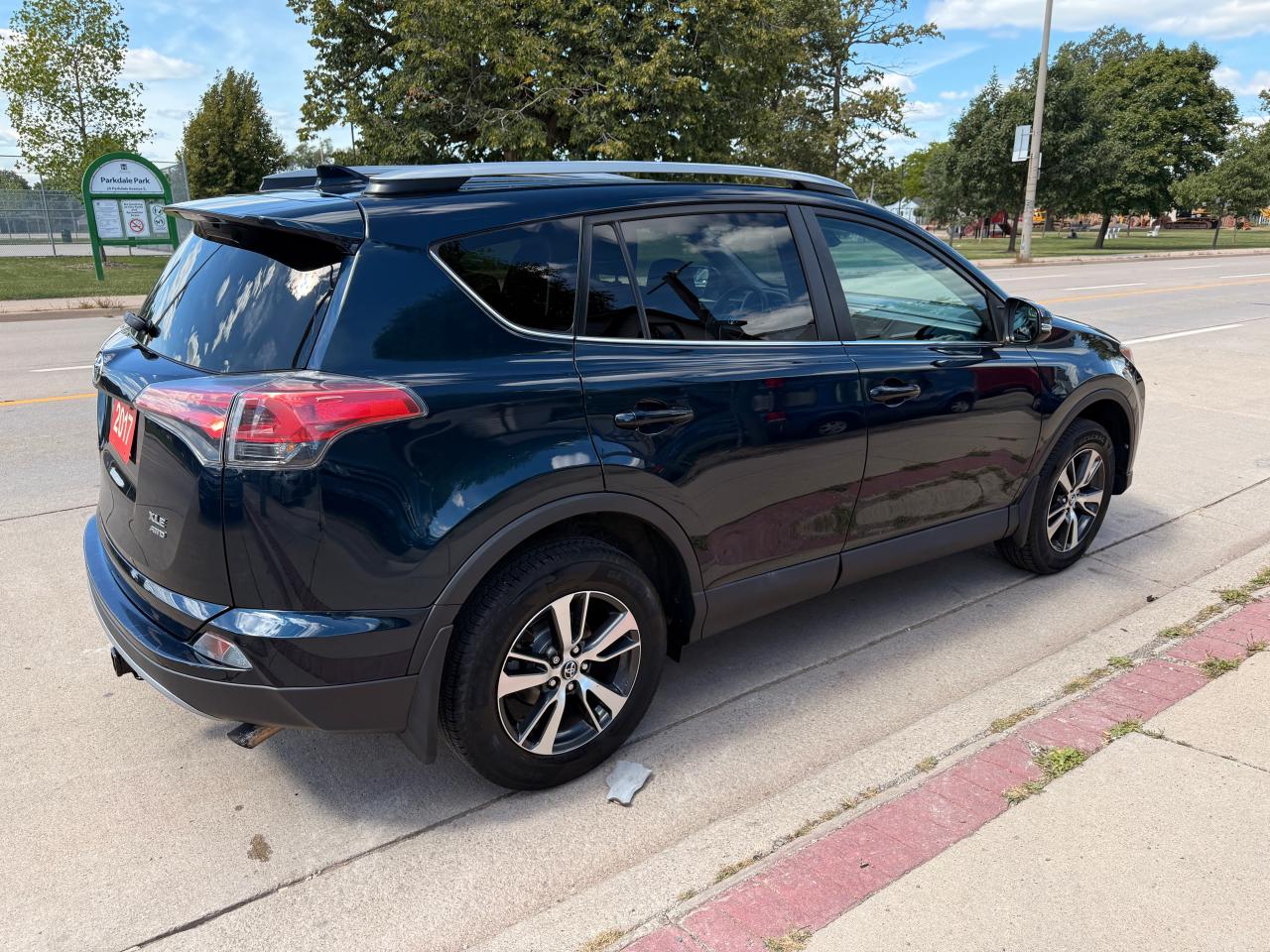 2017 Toyota RAV4 XLE - Photo #10