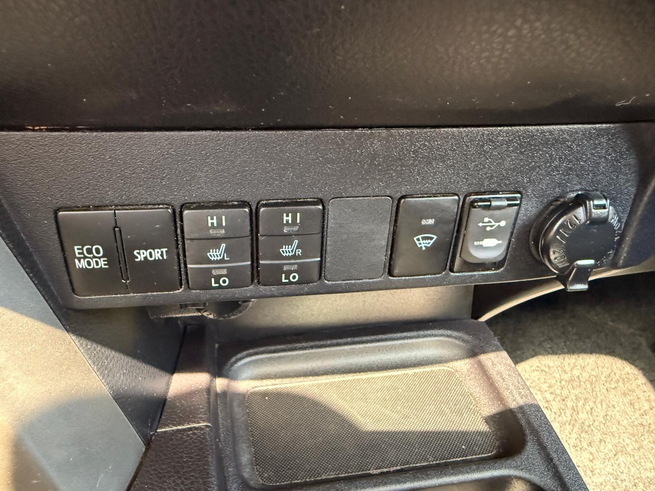 2017 Toyota RAV4 XLE - Photo #26