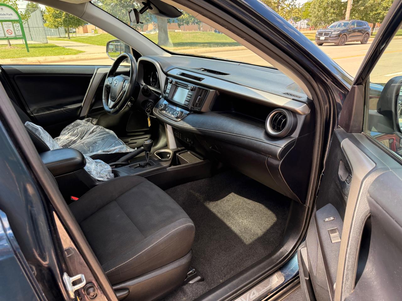 2017 Toyota RAV4 XLE - Photo #23