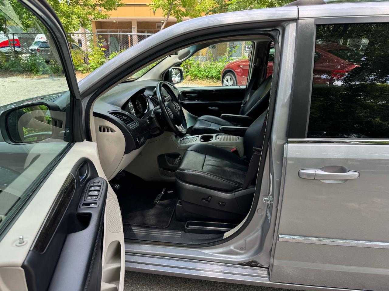 2015 Dodge Grand Caravan Crew - Photo #12