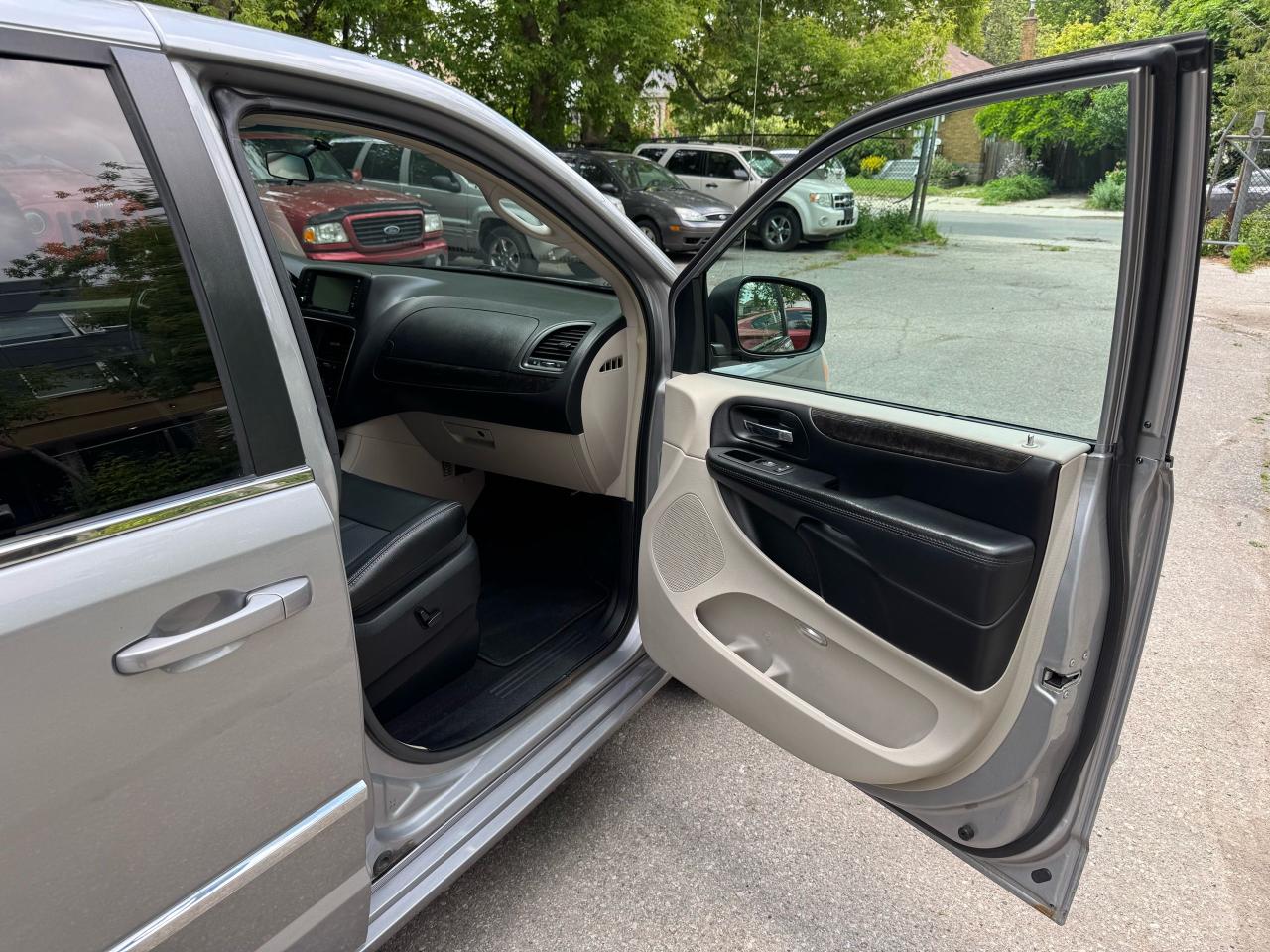 2015 Dodge Grand Caravan Crew - Photo #16