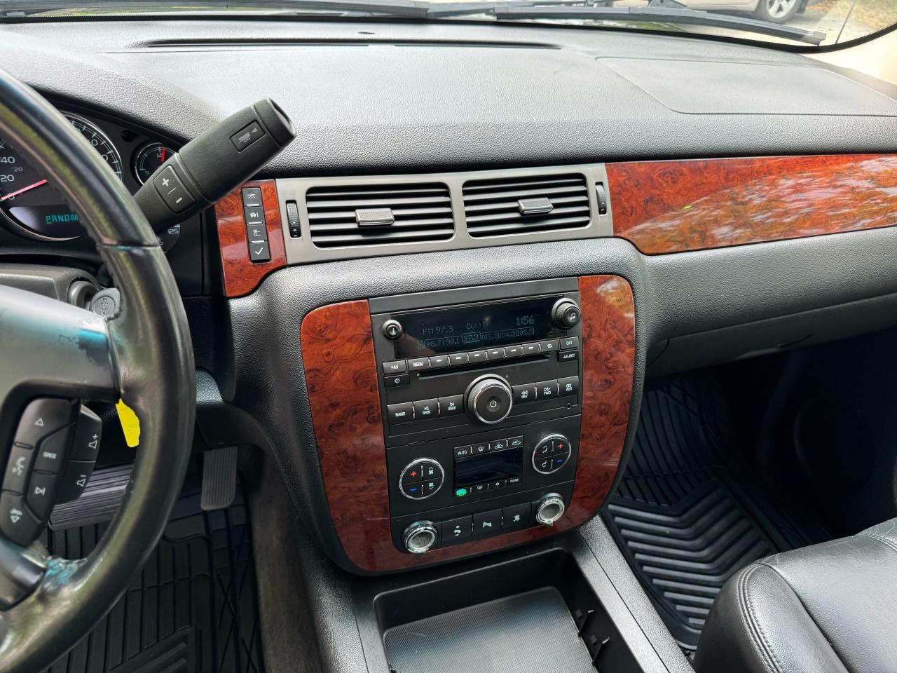 2010 Chevrolet Avalanche LT - 4X4 - Photo #11