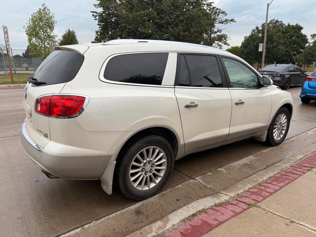 2011 Buick Enclave CXL1 - Photo #10