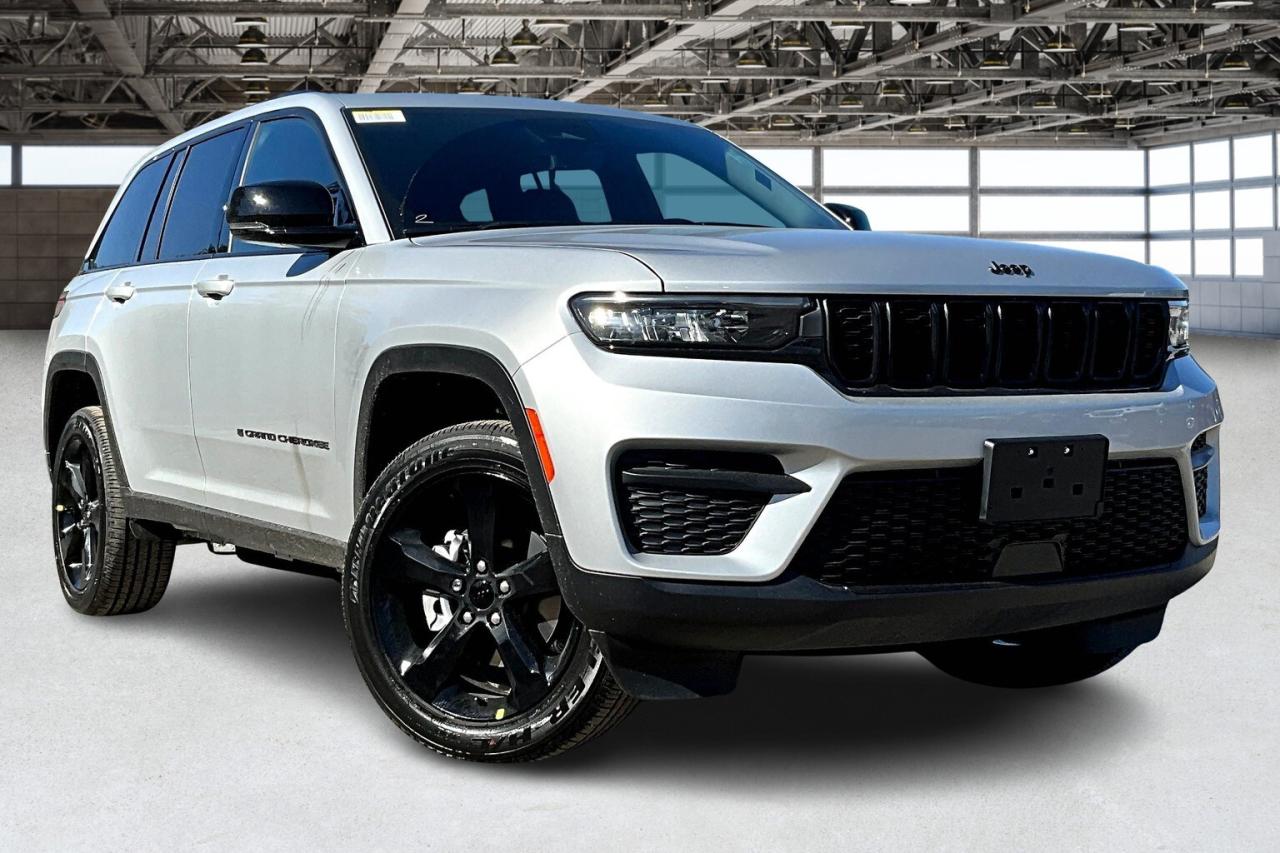 2025 Jeep Grand Cherokee ALTITUDE 4X4 | Leather | Power Sunroof | Tow Pkg Photo