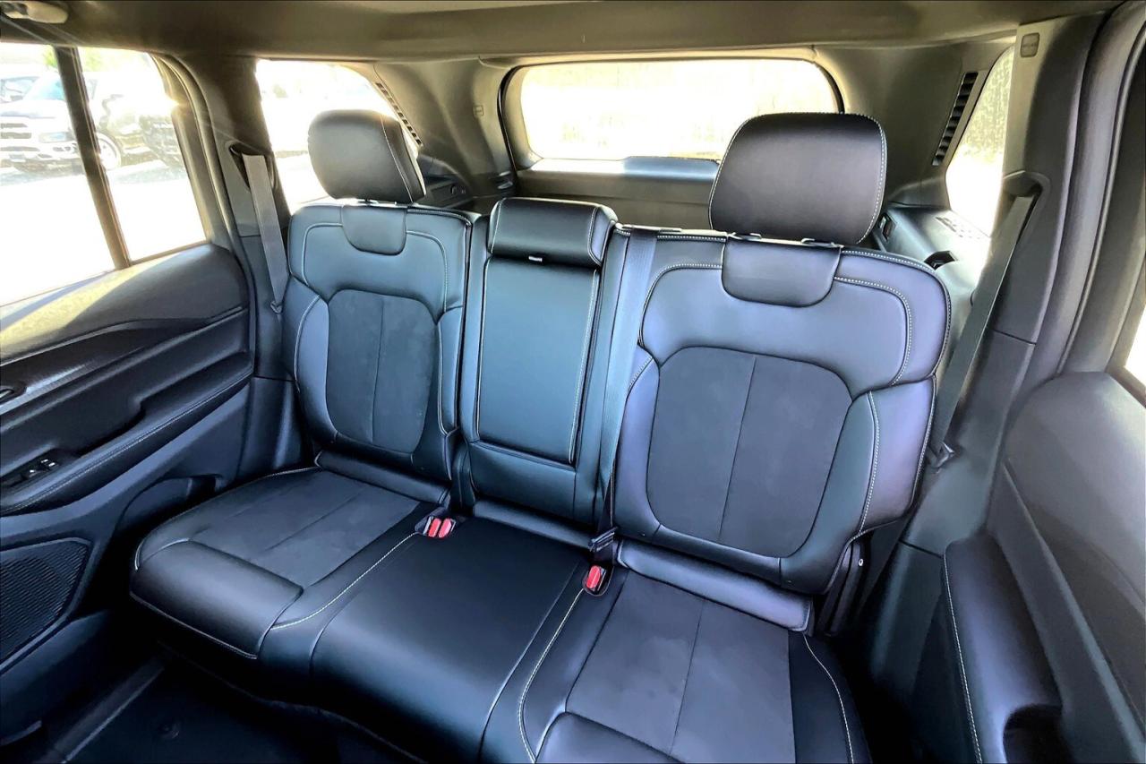 2025 Jeep Grand Cherokee ALTITUDE 4X4 | Leather | Power Sunroof | Tow Pkg Photo