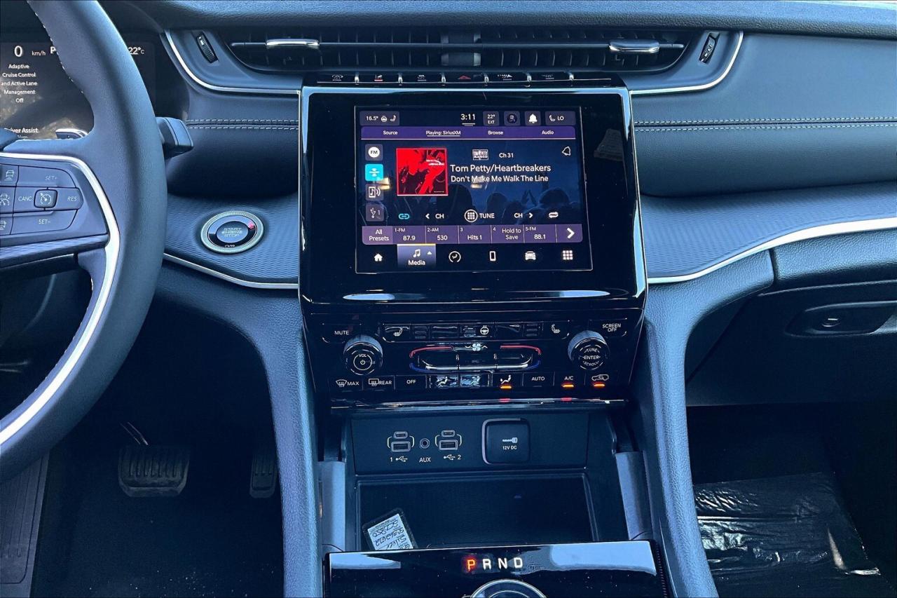 2025 Jeep Grand Cherokee ALTITUDE 4X4 | Leather | Power Sunroof | Tow Pkg Photo