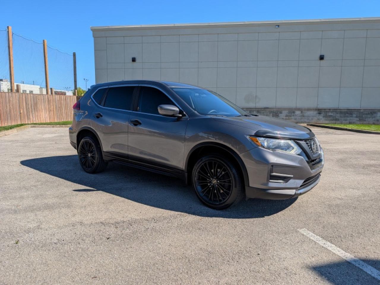 2018 Nissan Rogue S  **AFTERMARKET ALLOYS** Photo
