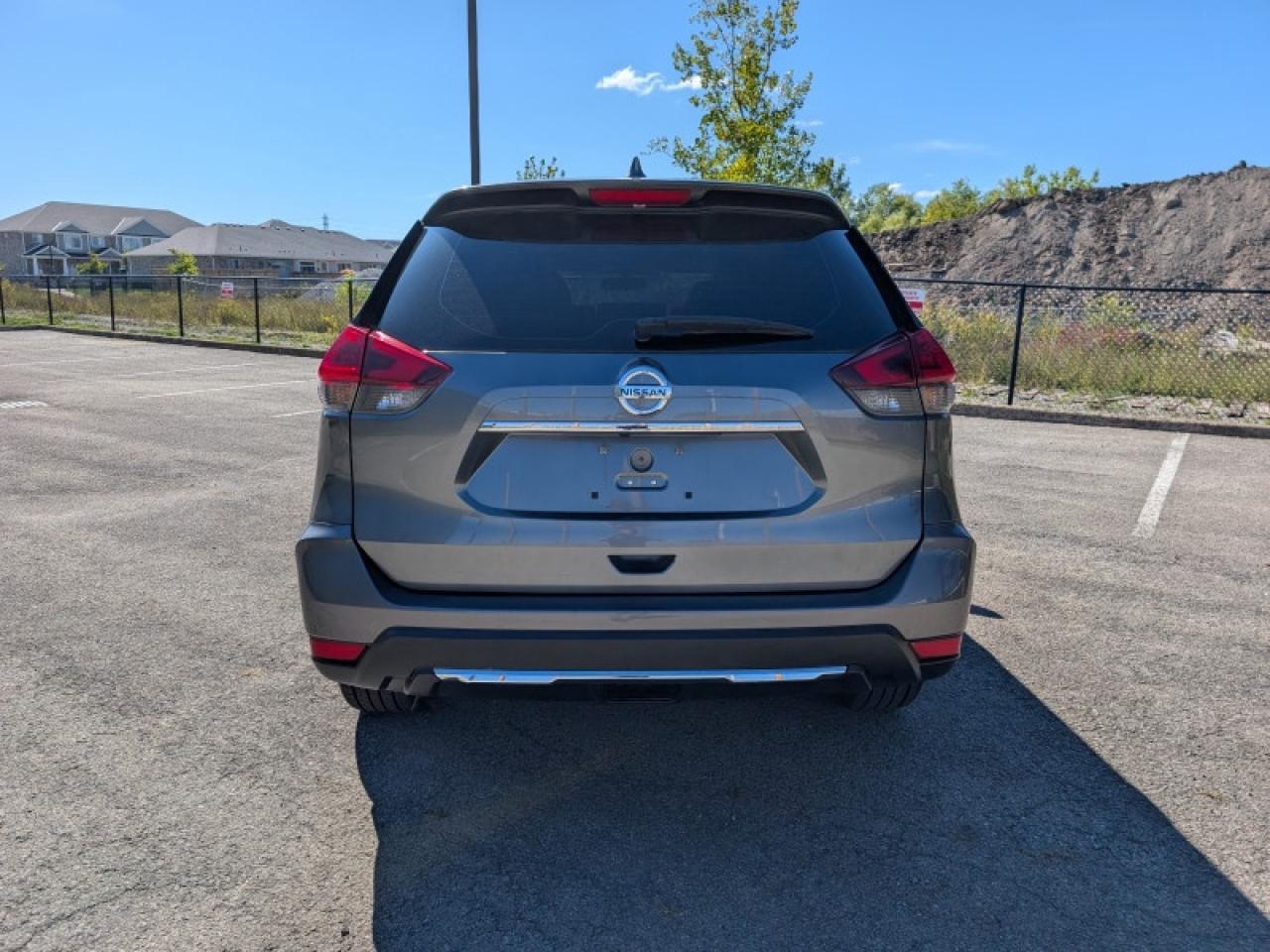 2018 Nissan Rogue S  **AFTERMARKET ALLOYS** Photo