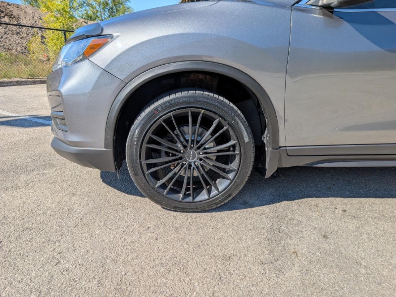 2018 Nissan Rogue S  **AFTERMARKET ALLOYS** Photo