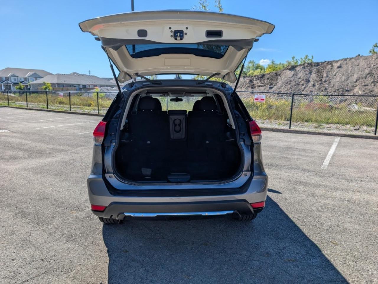 2018 Nissan Rogue S  **AFTERMARKET ALLOYS** Photo