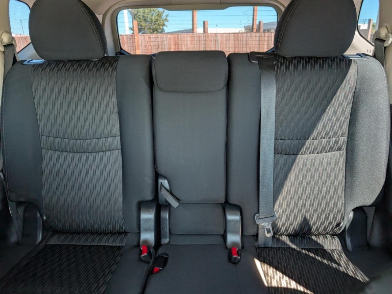 2018 Nissan Rogue S  **AFTERMARKET ALLOYS** Photo