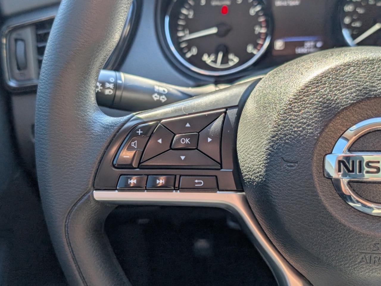 2018 Nissan Rogue S  **AFTERMARKET ALLOYS** Photo