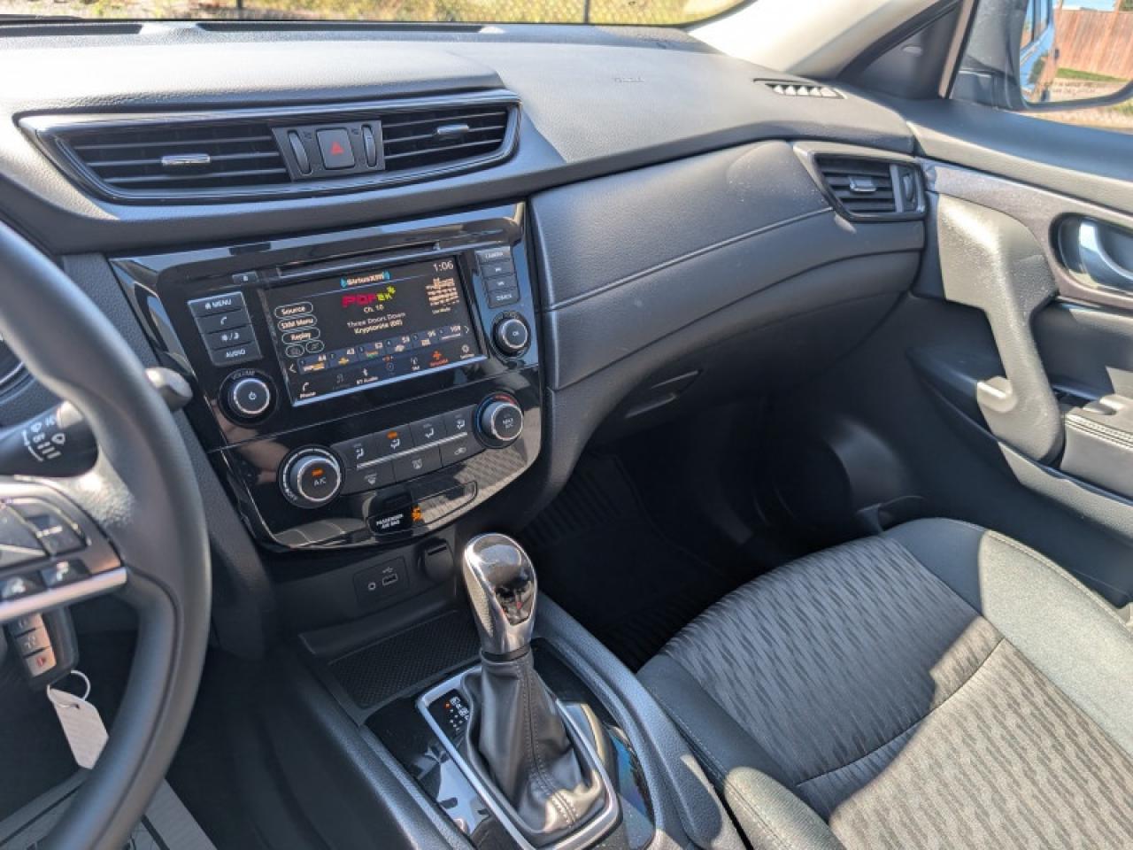 2018 Nissan Rogue S  **AFTERMARKET ALLOYS** Photo