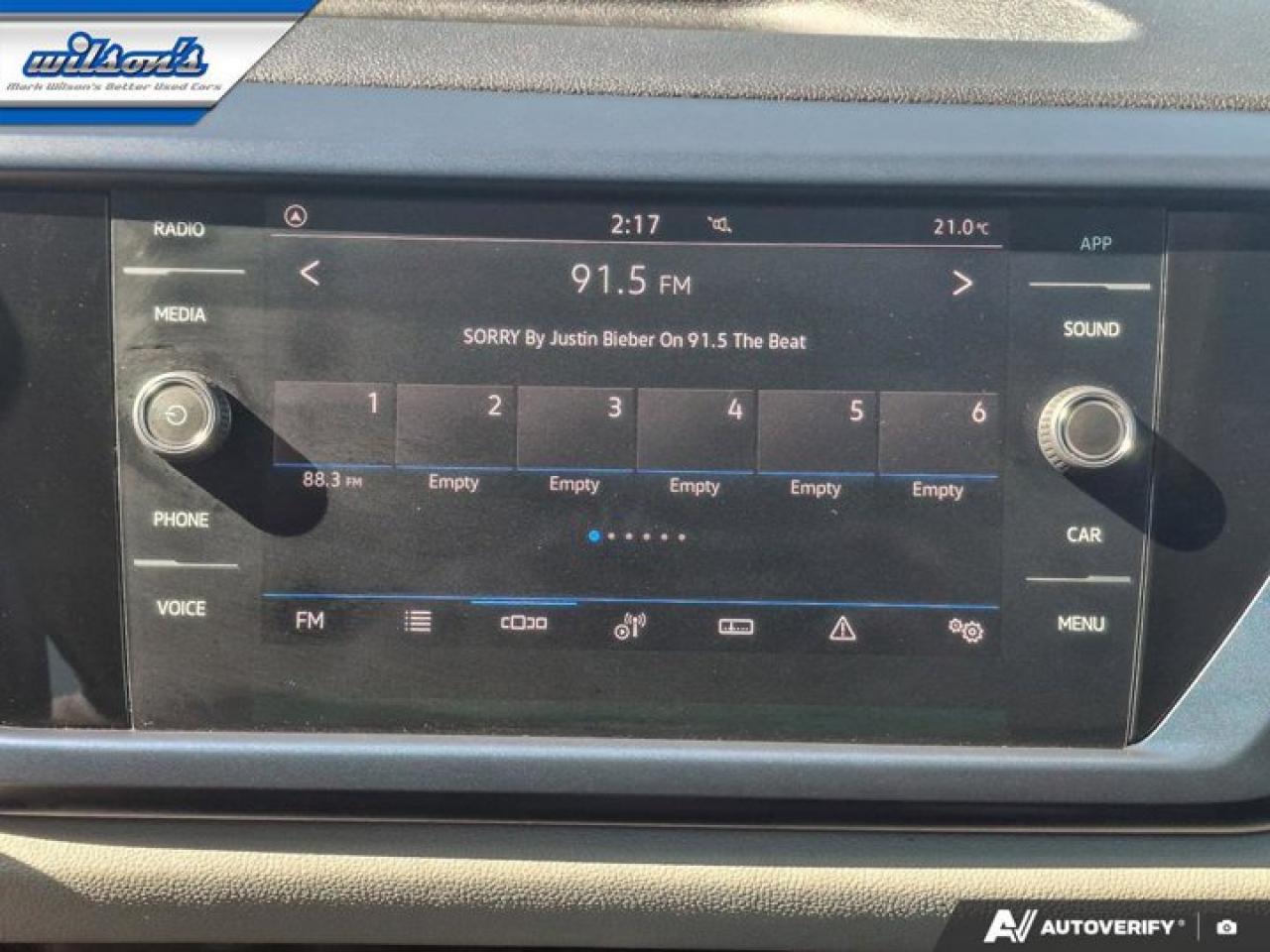 2022 Volkswagen Taos Comfortline | Split Leather | Pano Roof | Heated Seats | Digital Dash | Wireless Carplay | and More! Photo