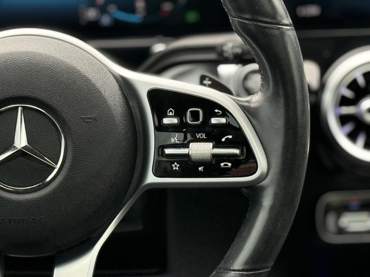 2020 Mercedes-Benz GLB-Class | PREMIUM | PANO | APPLE CARPLAY Photo