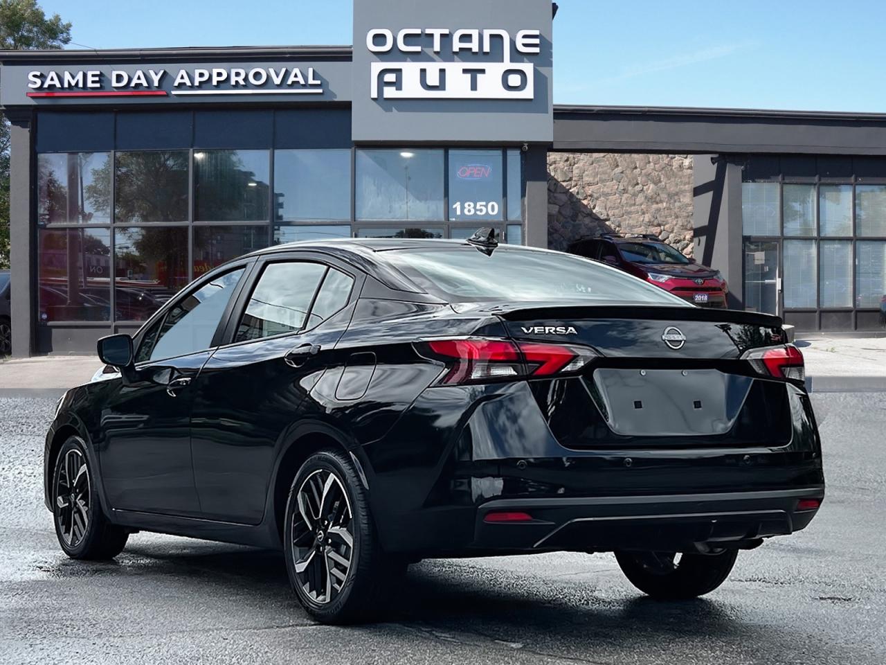 2024 Nissan Versa SR Photo4