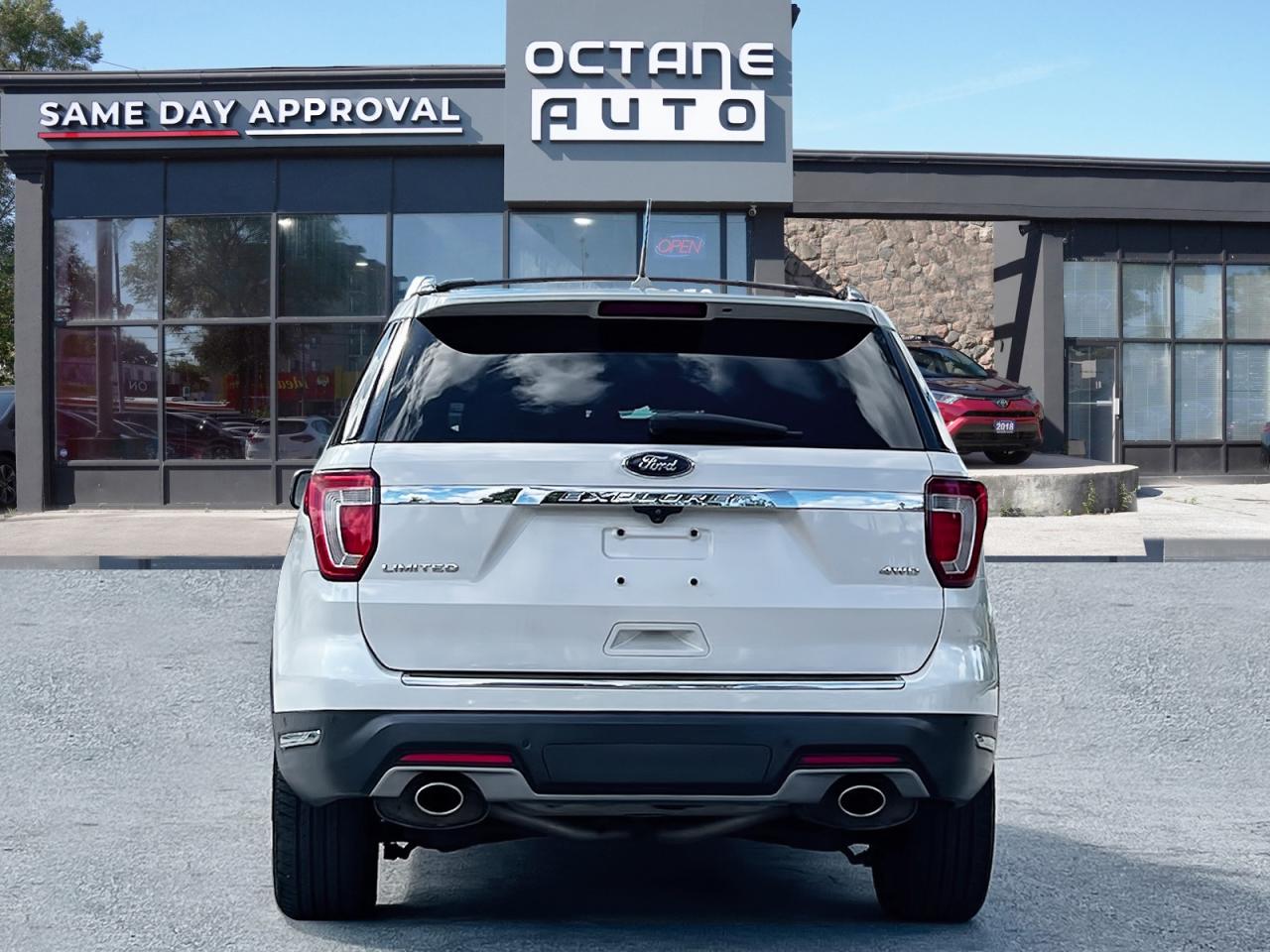 2019 Ford Explorer Limited 4WD Photo4