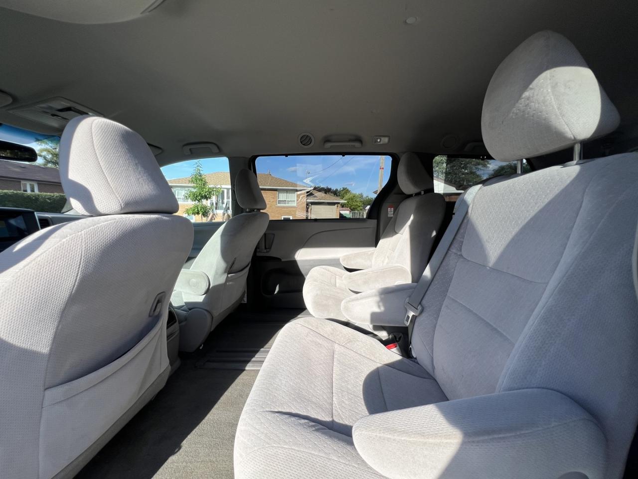 2015 Toyota Sienna LE FWD 7-Passenger V6 - Photo #19