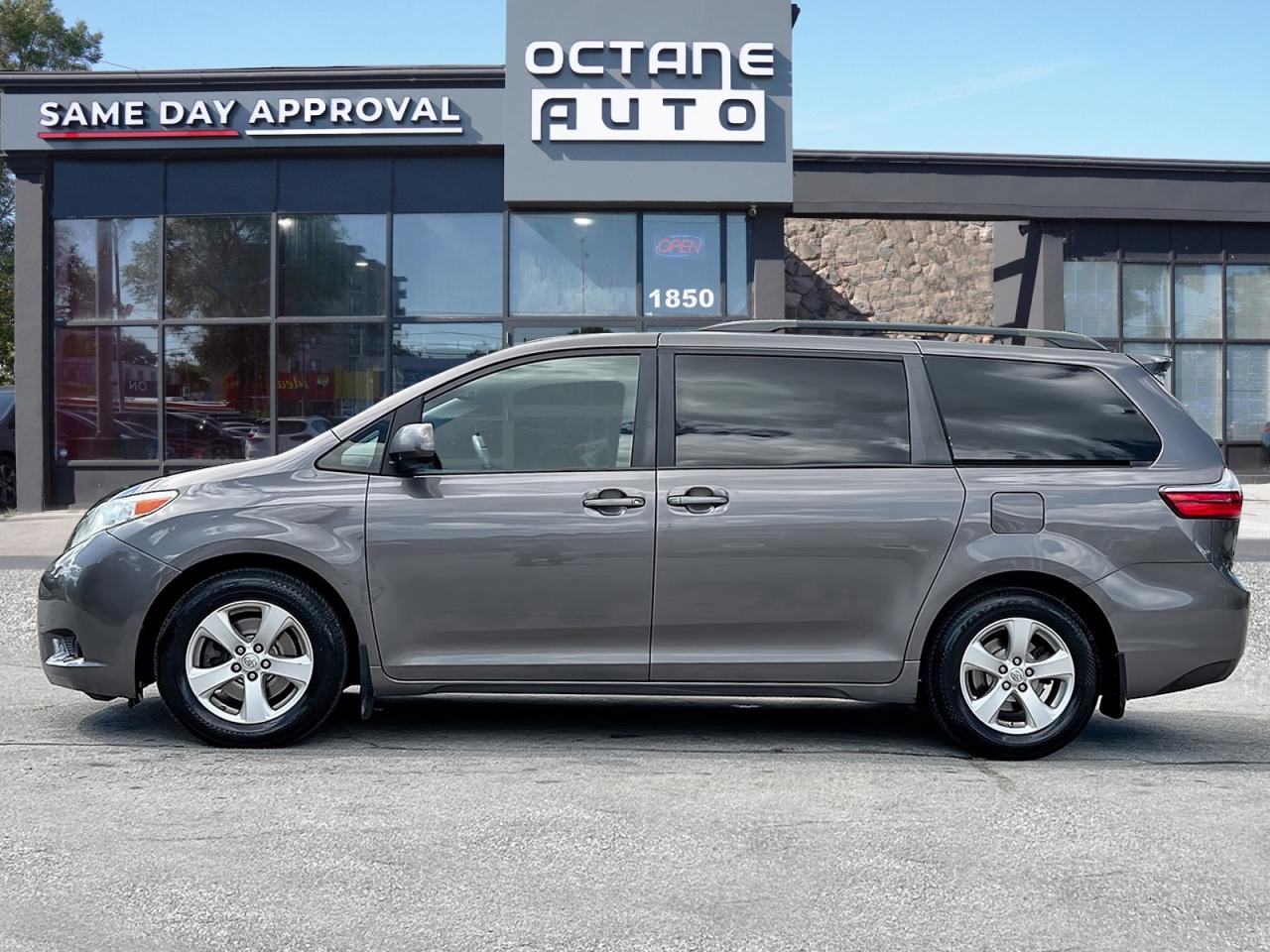 2015 Toyota Sienna LE FWD 7-Passenger V6 - Photo #3