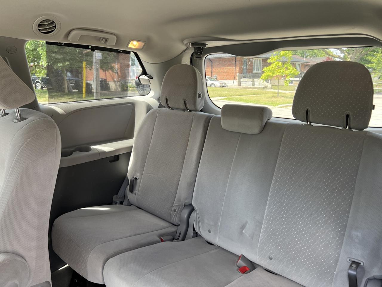 2015 Toyota Sienna LE FWD 7-Passenger V6 - Photo #12