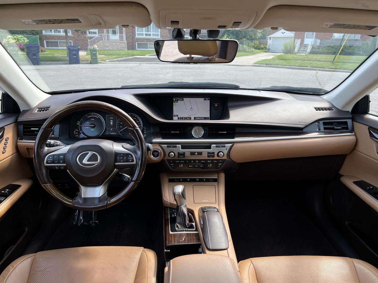 2016 Lexus ES 300 h Sedan - Photo #13