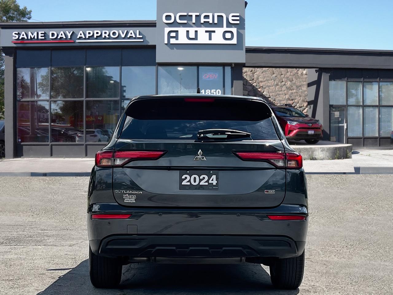 2024 Mitsubishi Outlander ES AWD Photo4