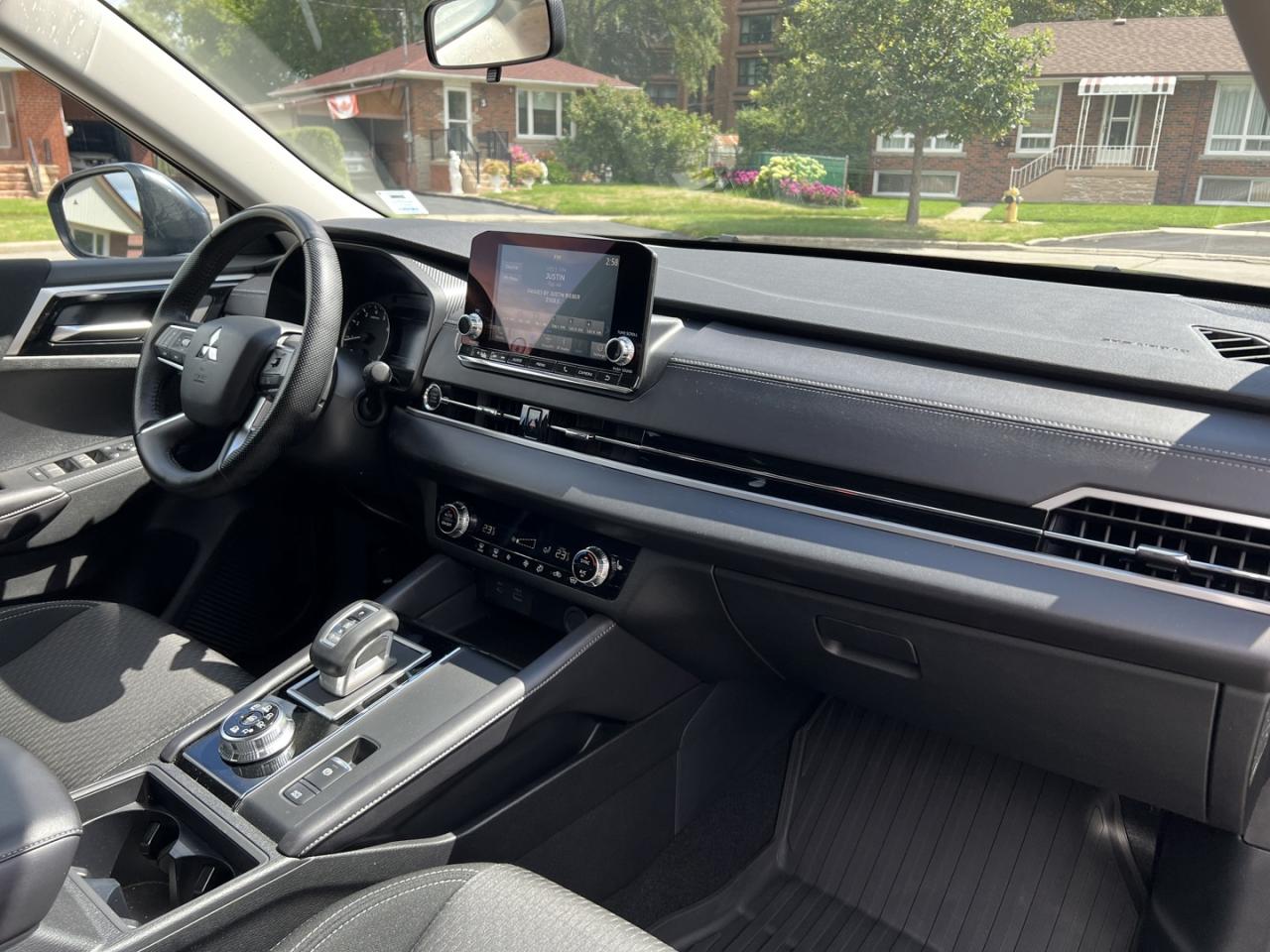 2024 Mitsubishi Outlander ES AWD - Photo #12