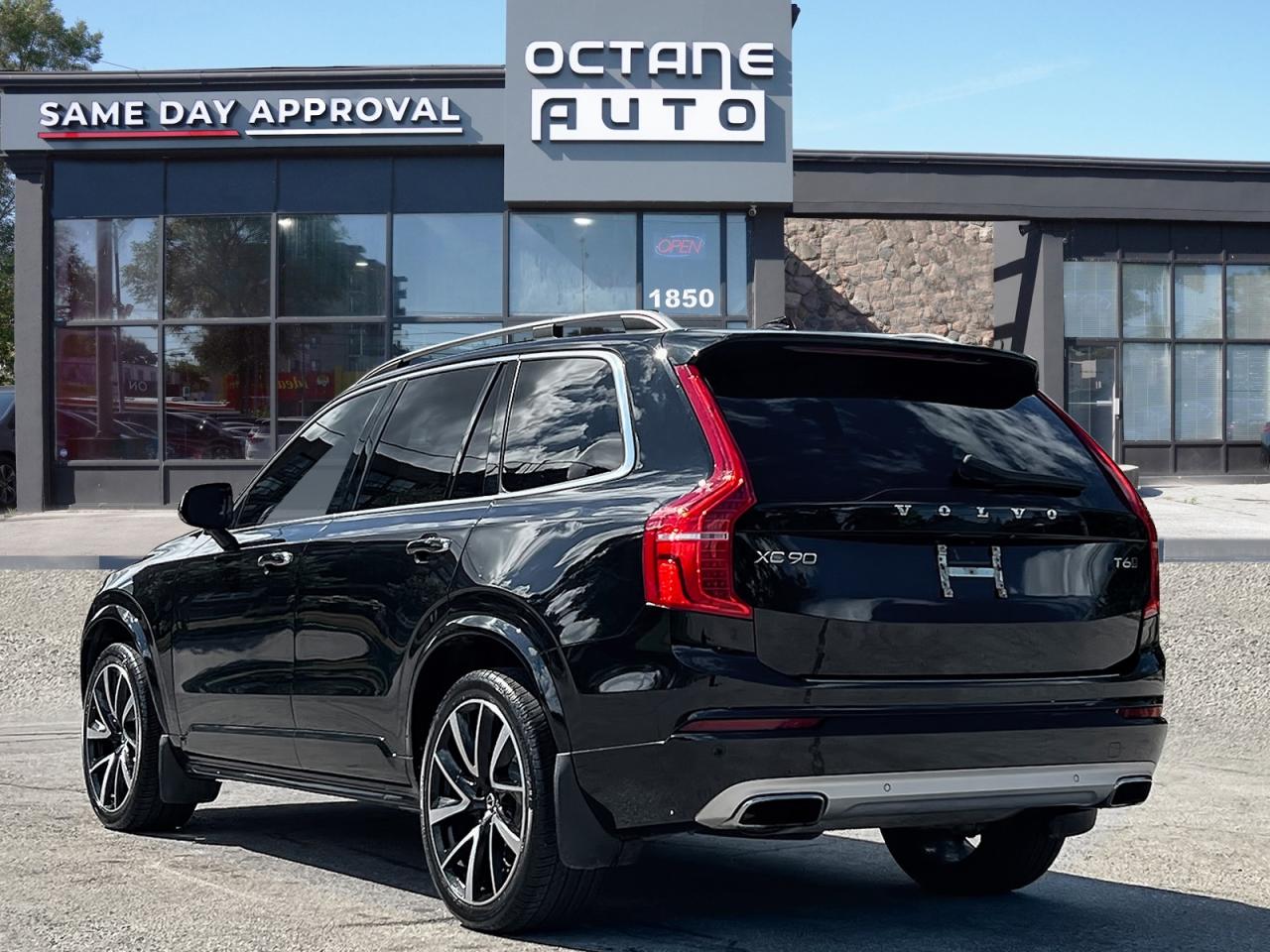 2019 Volvo XC90 T6 Momentum AWD Photo3