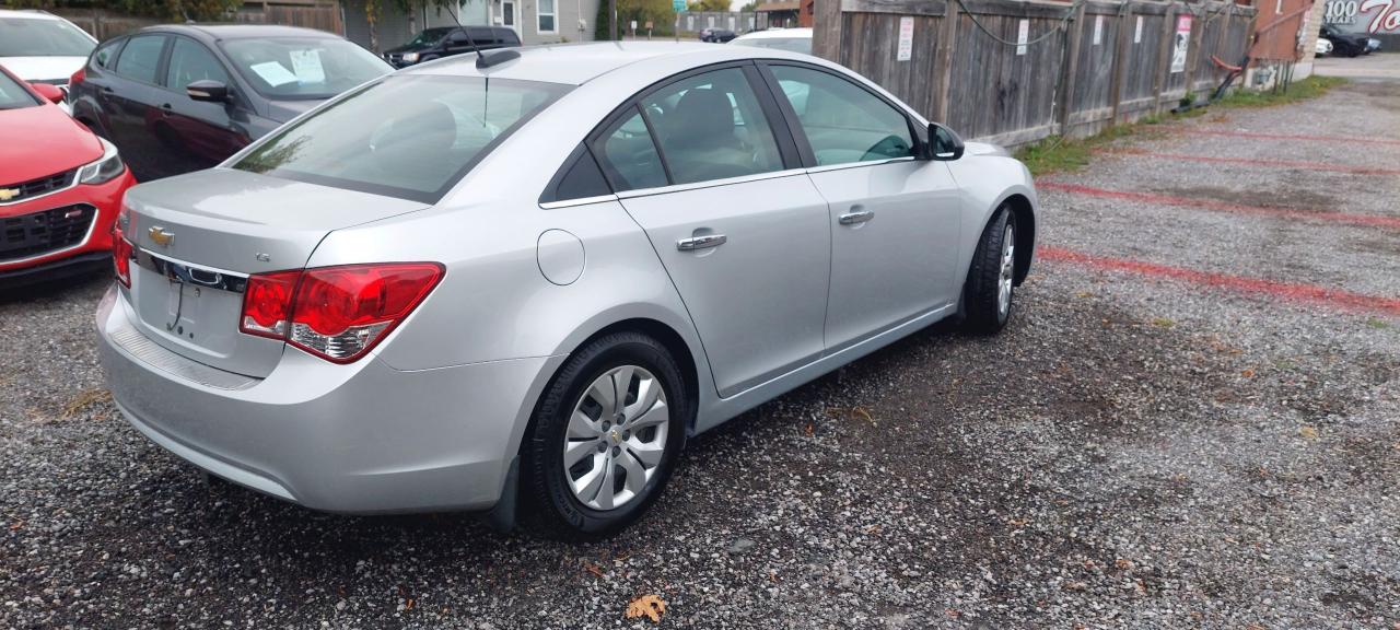2015 Chevrolet Cruze 4dr Sdn 2LS Photo3