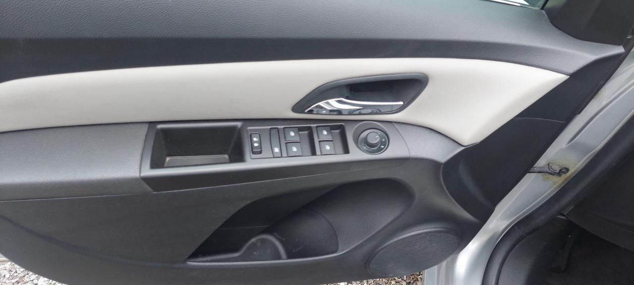 2015 Chevrolet Cruze 4dr Sdn 2LS - Photo #13