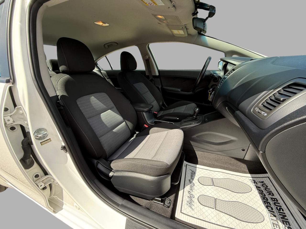 2014 Kia Forte 4dr Sdn LX Photo