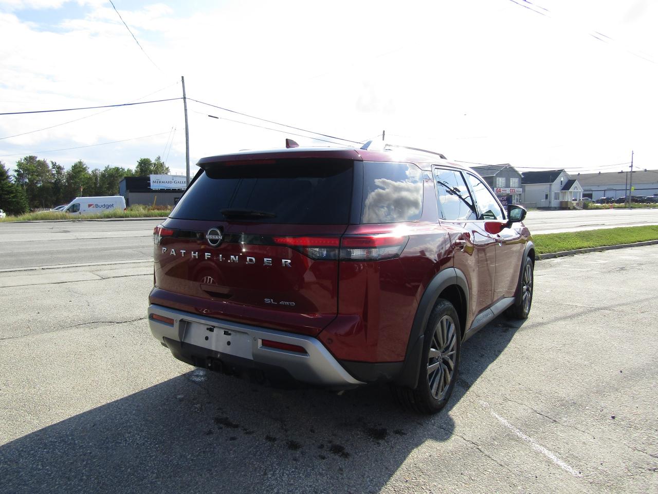 2022 Nissan Pathfinder SL Photo4