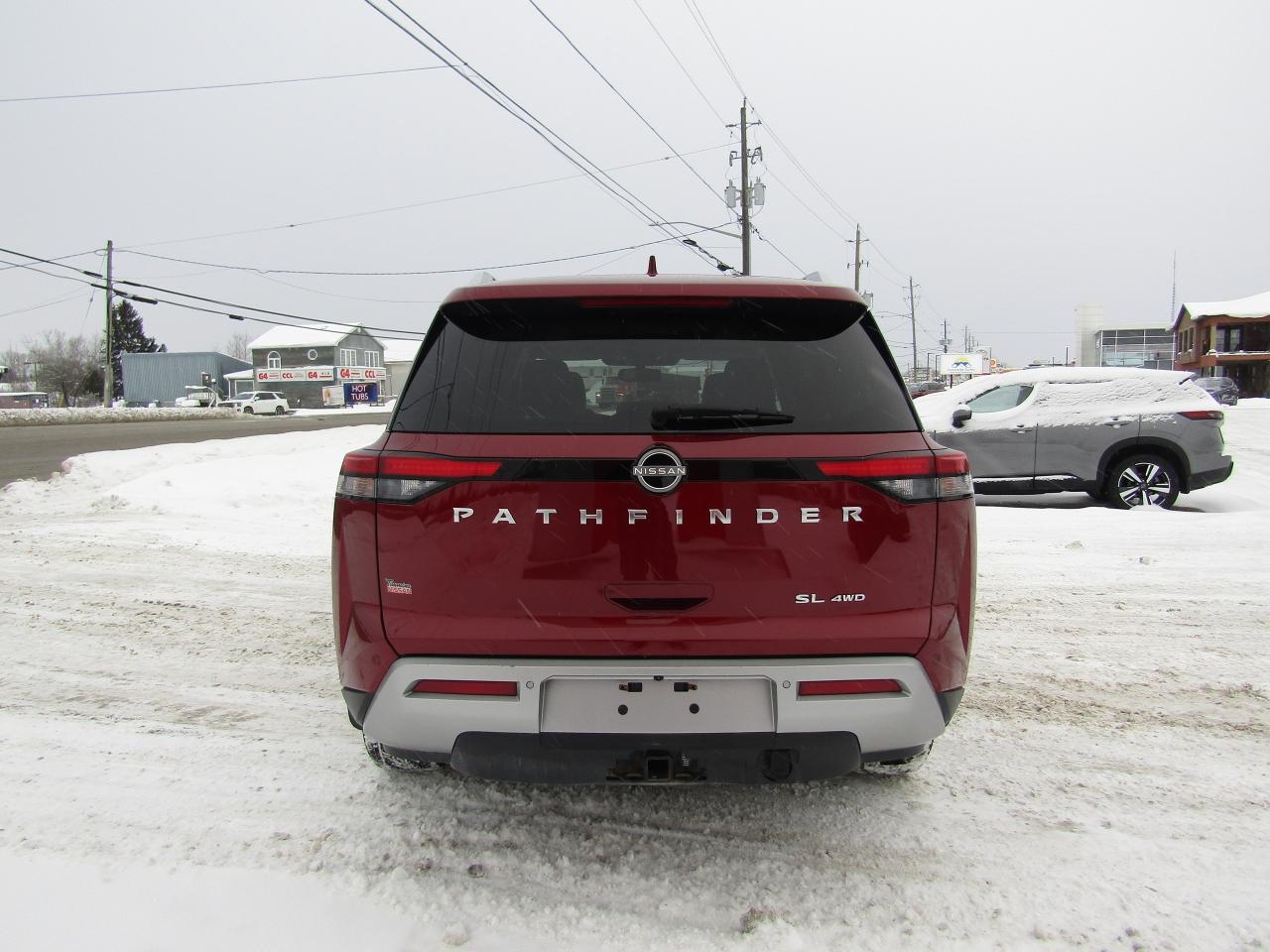 2022 Nissan Pathfinder SL Photo