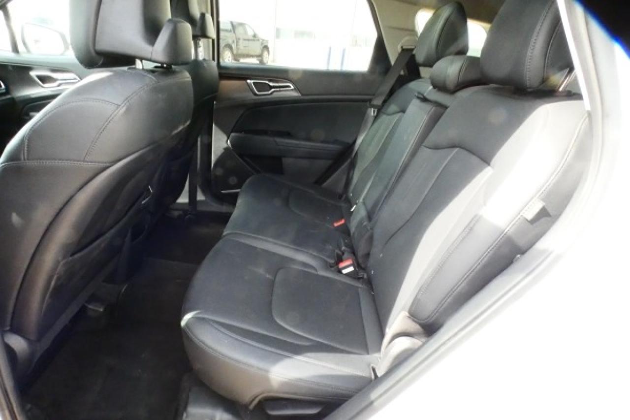 2024 Kia Sportage EX AWD w/Htd Leather, pano S/R, NAV, BUC - Photo #10