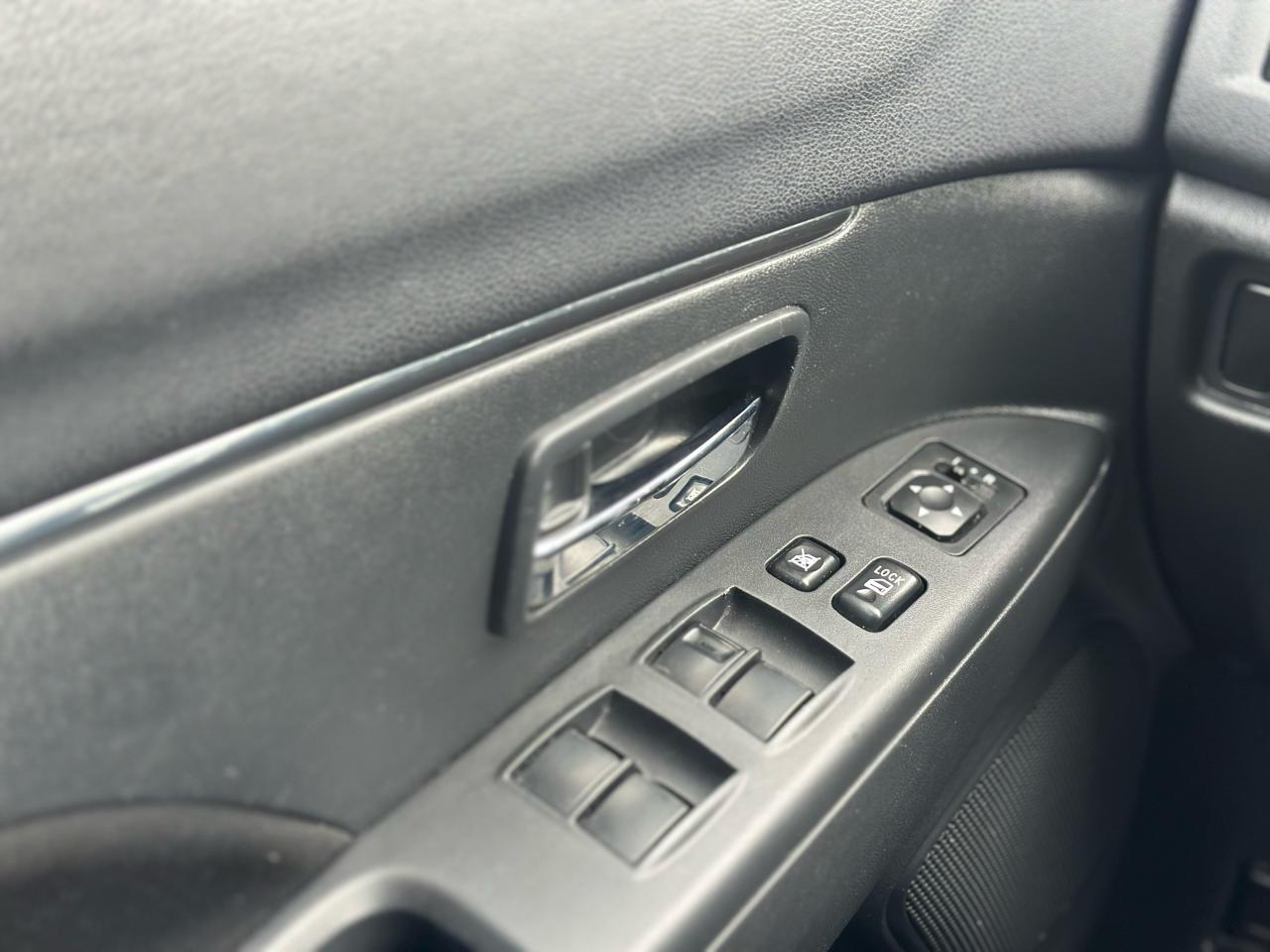 2020 Mitsubishi RVR SE AWD W/ALL NEW BRAKES!! Photo5