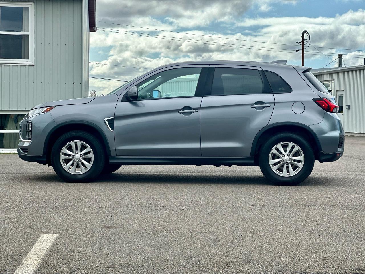 2020 Mitsubishi RVR SE AWD W/ALL NEW BRAKES!! Photo3